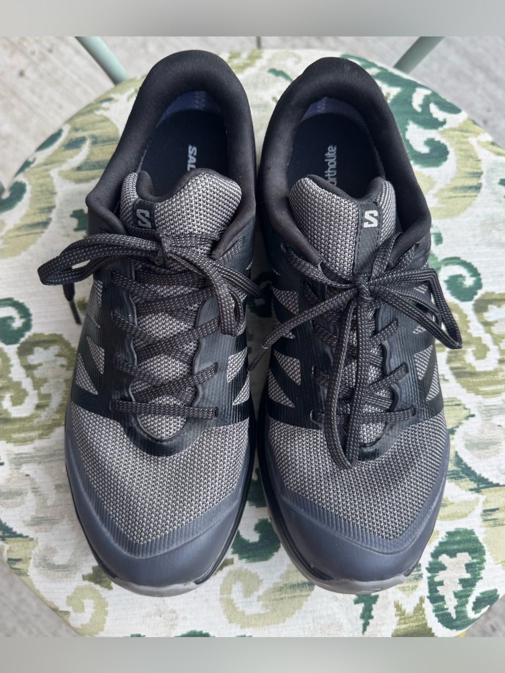 7.5 Salomon Women’s Goretex Outlast Hiking Shoes - Amazing  Condition - Ortho